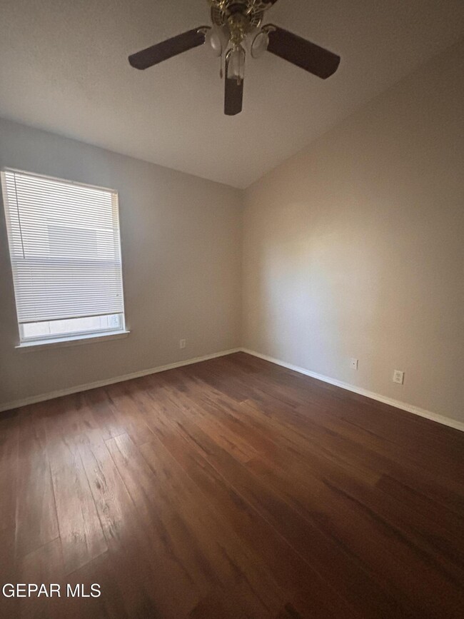 Building Photo - 6164 River Park Pl