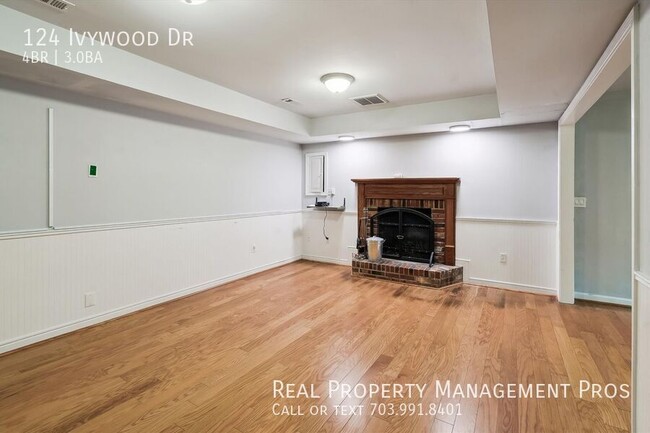 Building Photo - 124 Ivywood Dr