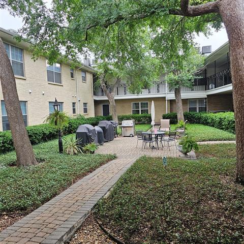 Building Photo - 9600 ROYAL Ln