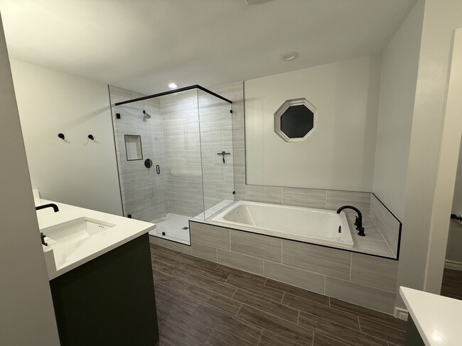 Building Photo - 2950 Crestline Dr