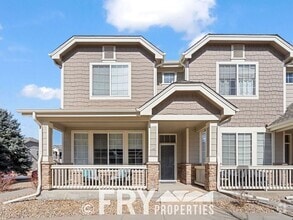 Building Photo - Beautiful Townhome in a Great Location