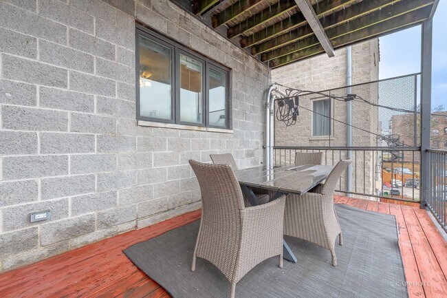 Building Photo - 4418 S Indiana Ave