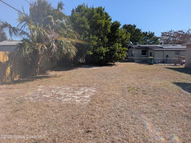 Building Photo - 900 Camphor Way