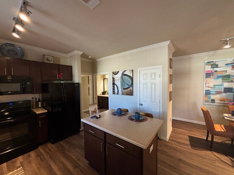 Building Photo - 1811 Medical Pkwy