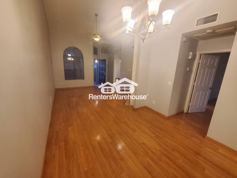 Building Photo - 1718 S Longmore