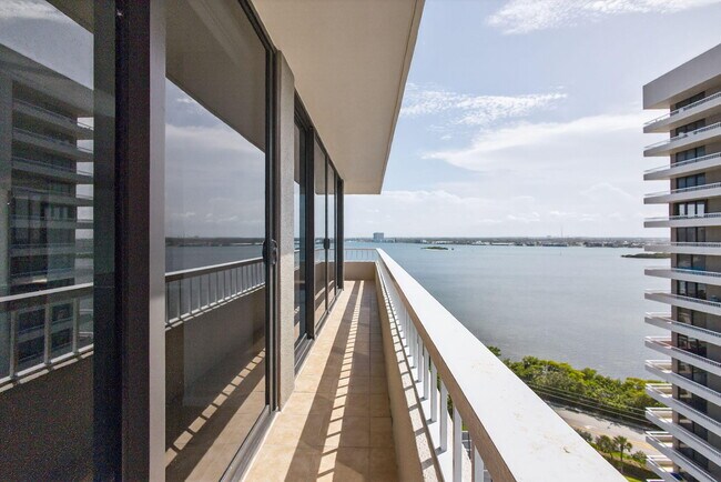 Building Photo - 5540 N Ocean Dr
