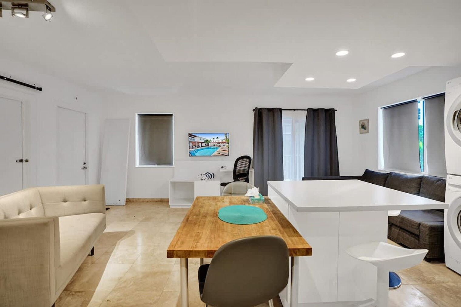 Building Photo - 3215 NE 7th St