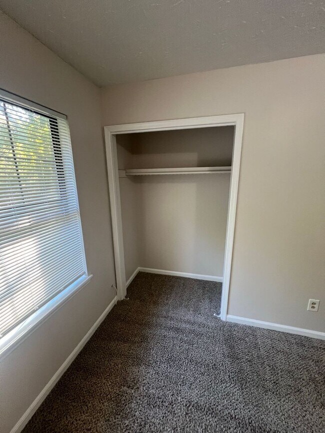 Building Photo - 3028 Dale Ct