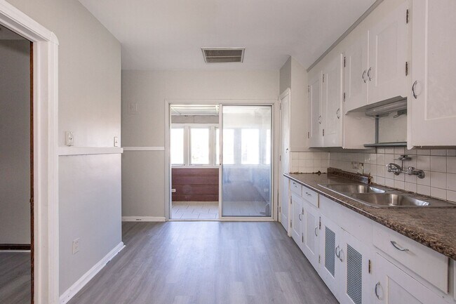 Building Photo - 4120 Trowbridge Ave