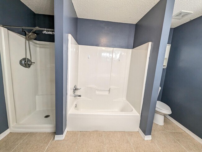 Building Photo - 437 Bridgewater Ct