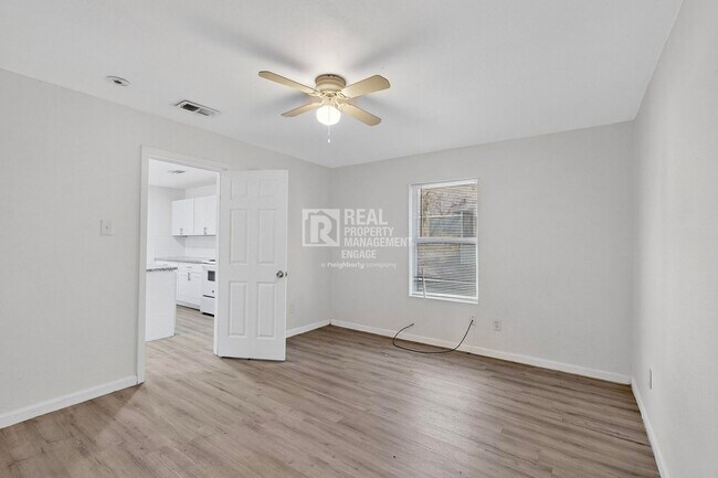 Building Photo - 631 W Baker St