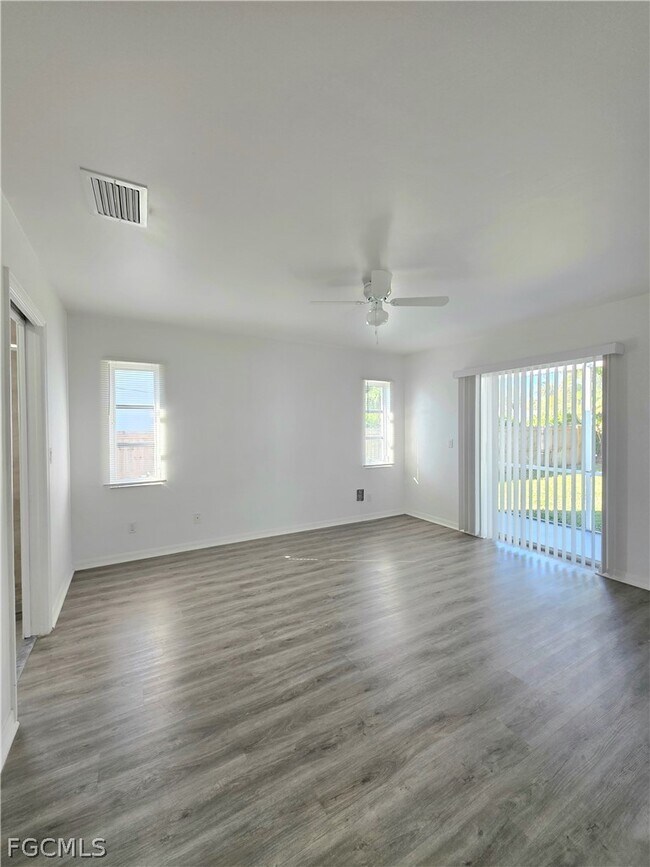 Building Photo - 2228 SE 19th Ave