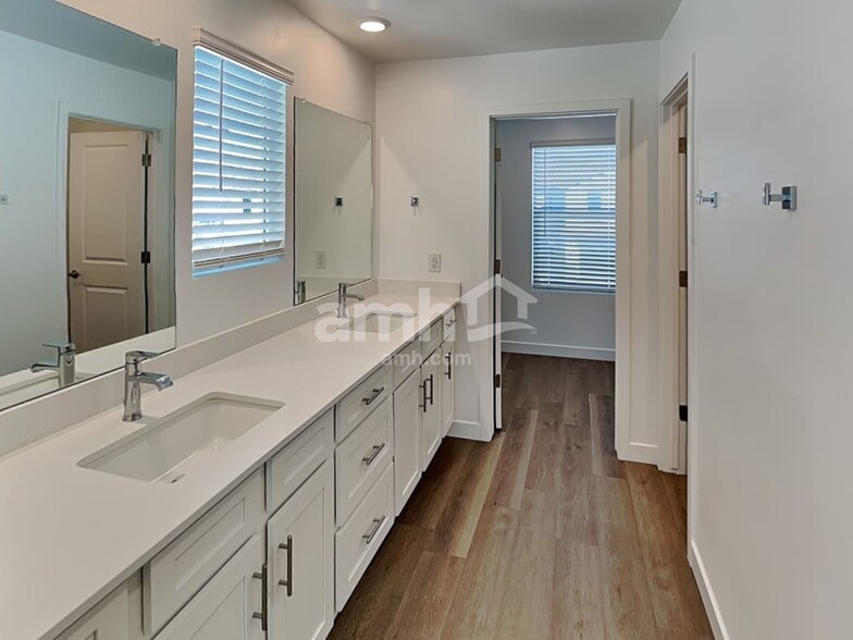 Building Photo - 6564 E Paseo Alga