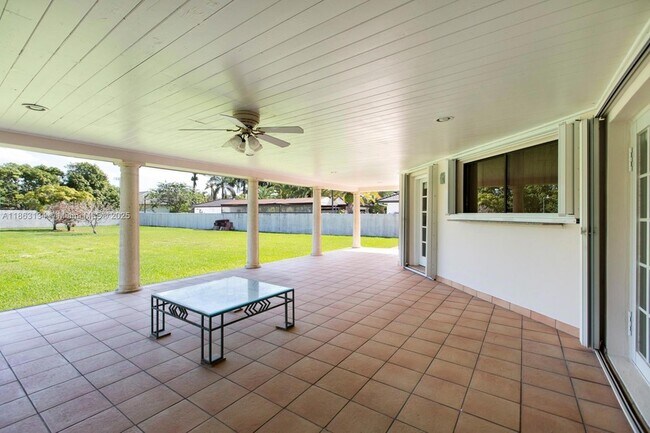 Building Photo - 161 SW 129th Ave