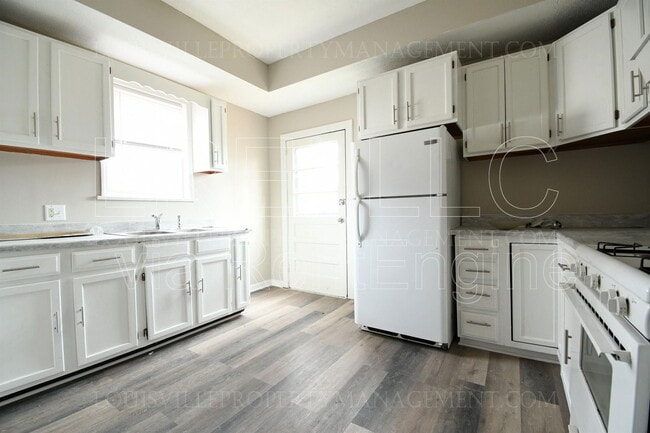 Building Photo - 715 N 33rd St