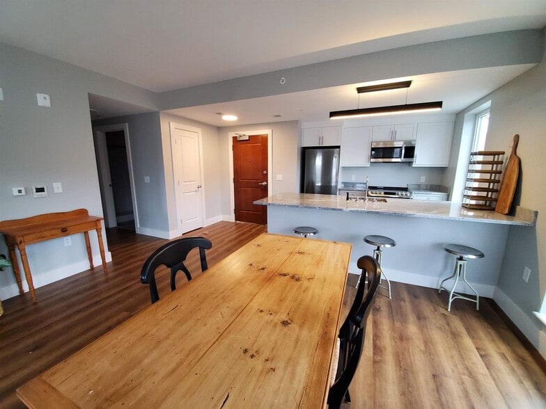 Building Photo - 195 Mechanic, 107