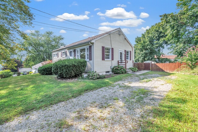 Building Photo - 19 Sunset Dr