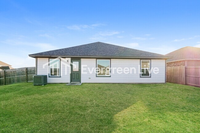 Building Photo - 1600 Maroon Dr