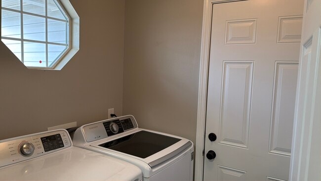 Building Photo - 5301 Fargo Ct