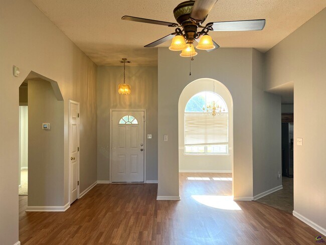 Building Photo - 103 Jessica Ct