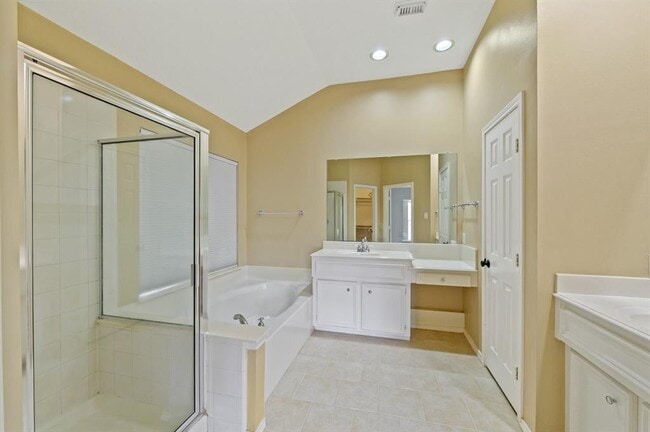 Building Photo - 3702 Glenhill Dr