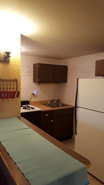 Kitchen - 9 E Hill Rd