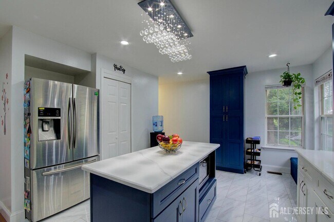 Building Photo - 10 Sawgrass Ct