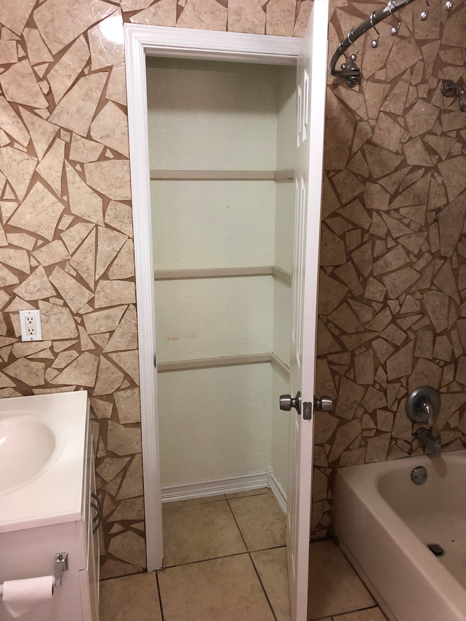 Building Photo - 502 Beacon