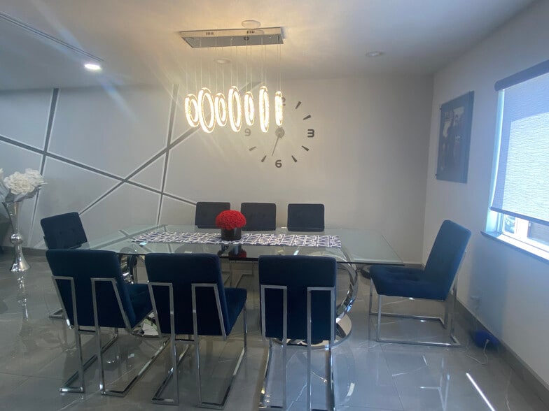 Building Photo - 9419 Via Patricia