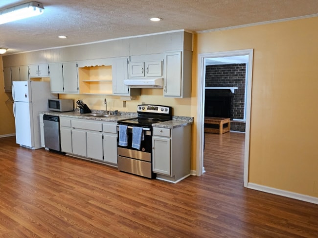 Building Photo - 6116 Evans Dr