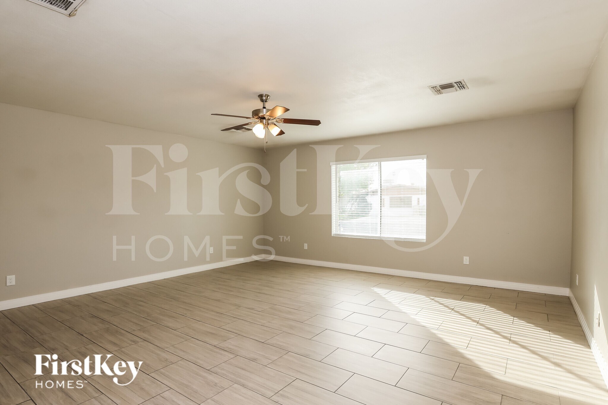 Building Photo - 4818 W Christy Dr