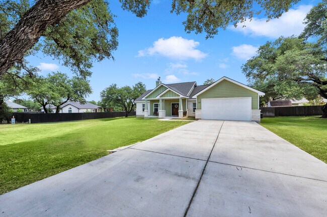 Building Photo - 113 Winding Oak Dr