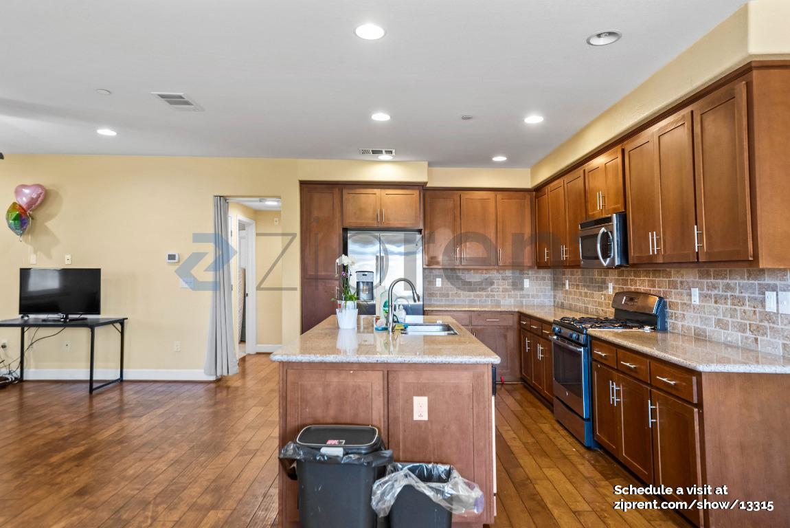 Building Photo - 1661 Lee Way