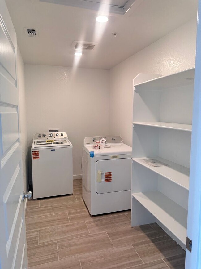 Building Photo - 1/2 off first full months rent with possession by 4/17/2026