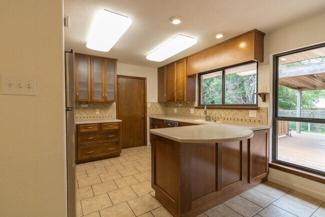 Building Photo - 11101 Froke Cedar Trail