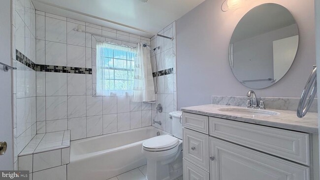 Building Photo - 4325 Majestic Ln