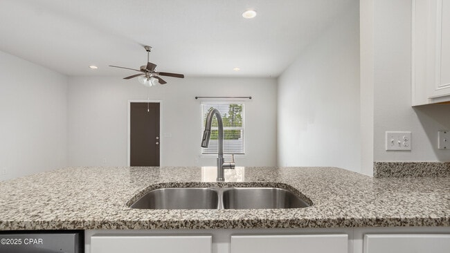 Building Photo - 7675 Shadow Lake Dr