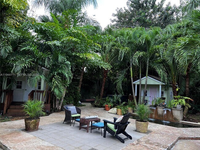 Building Photo - 2301 S Miami Ave