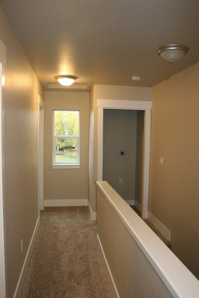Building Photo - 729 Waverly Pl
