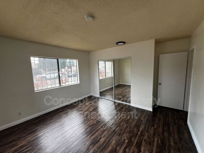 Building Photo - 475 E 61ST St
