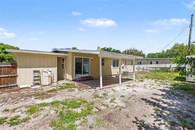 Building Photo - 6515 3rd St Ct W