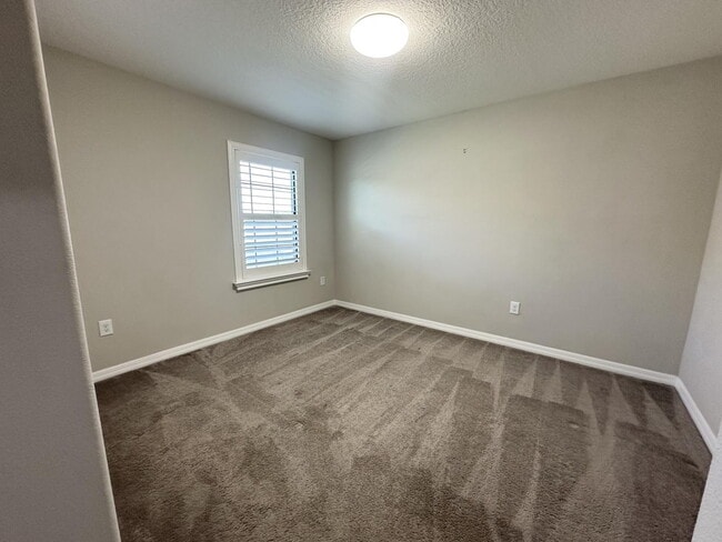Building Photo - Charming 3-Bed Oasis with 2.5 Baths in Bea...