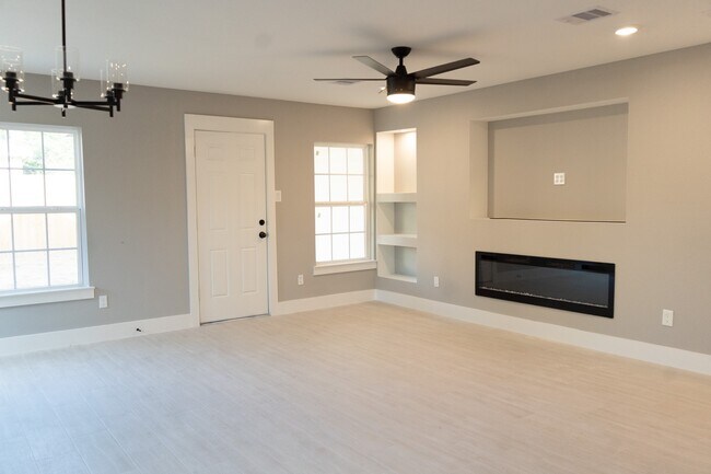 Building Photo - 6723 Cohn St