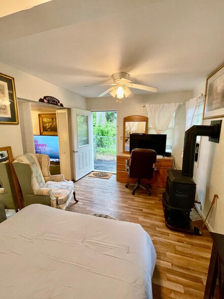 Building Photo - 429 W Lawrence St