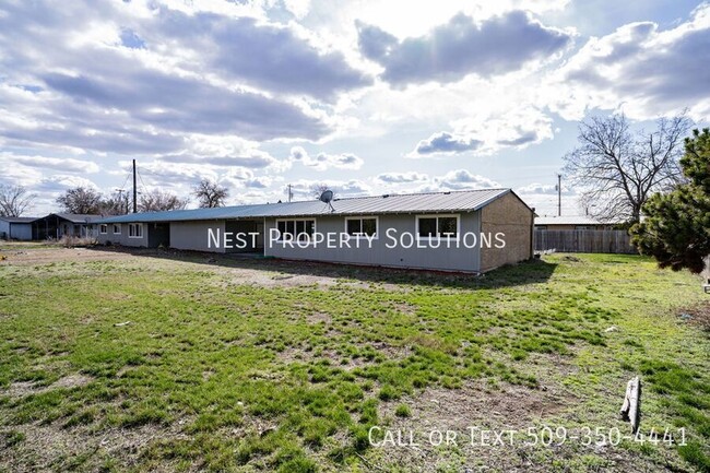 Building Photo - 160 Carswell Dr
