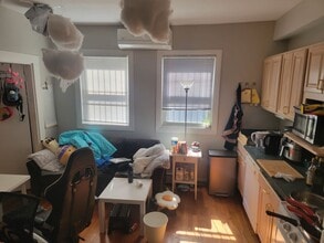 Building Photo - Harvard Sq. 1 bed available June 1st