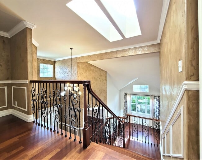 Building Photo - Luxurious 4 Bed/2.5 Bath Lynnwood Home - Available Now!