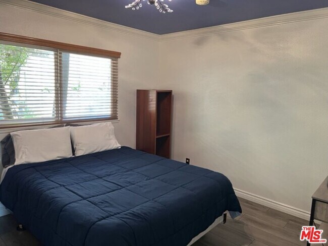 Building Photo - 729 Kenmore Cir