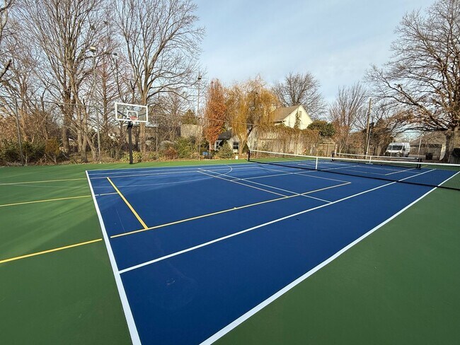 Building Photo - Upscale Secluded Oasis in Bixby - 5 Beds/3.5 Baths - Separate Mother-in-Law Quarters!