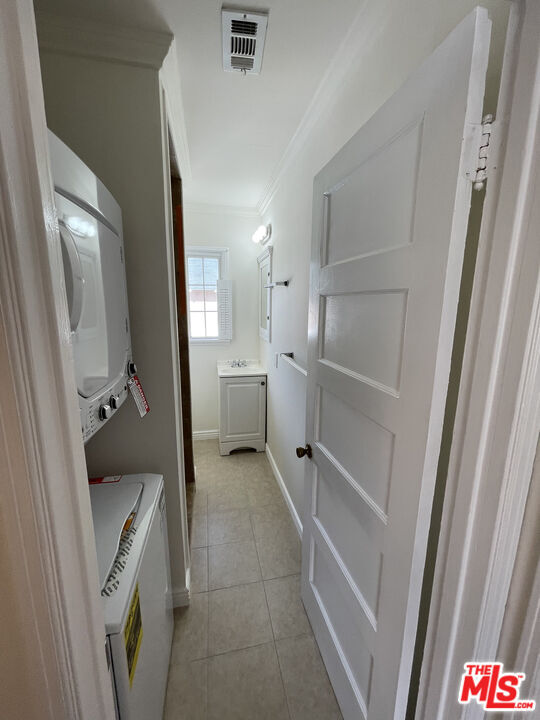 Building Photo - 10631 Tinker Ave